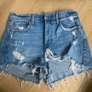 Abercrombie Mom Short High Rise Size 6. Barely worn